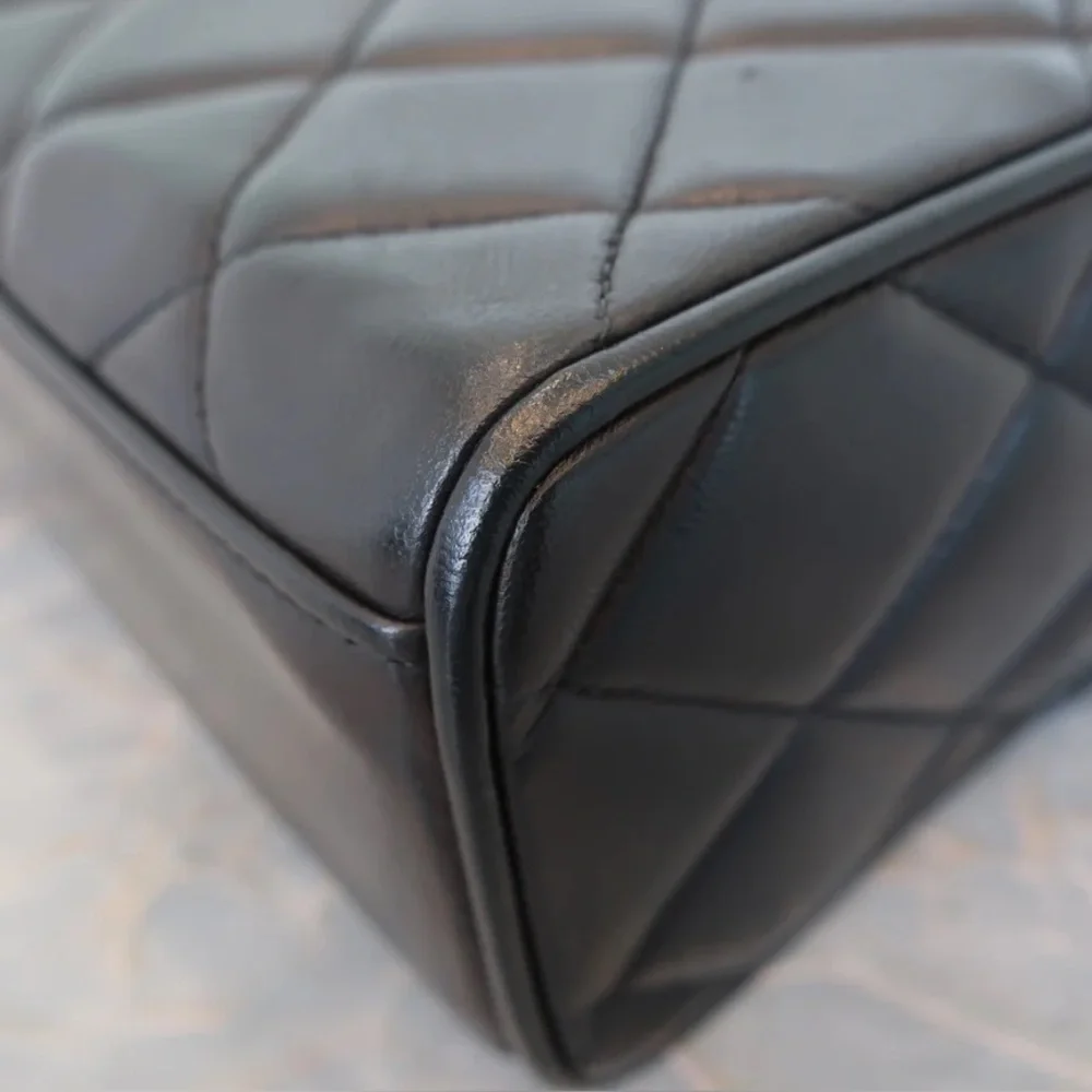 Authentic CHANEL black lambskin medium sized camera vintage crossbody bag - Picture 12 of 15